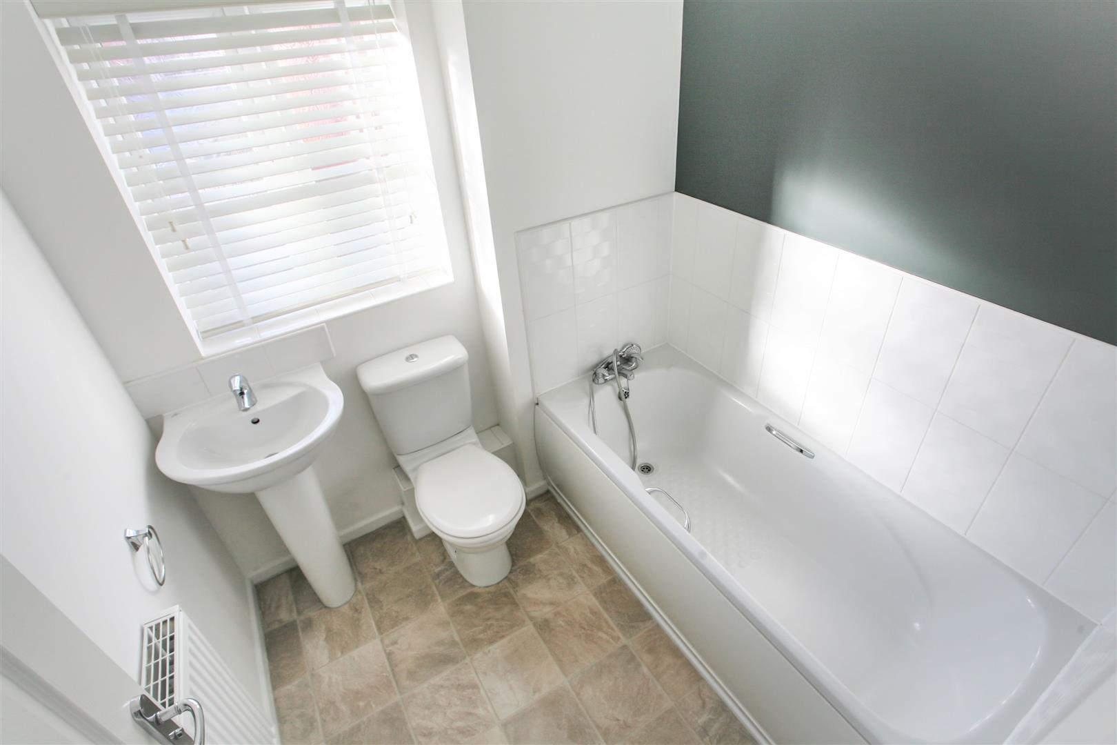 FIRST FLOOR BATHROOM